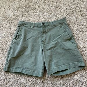 Men’s green gap shorts